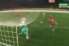 博洛尼亞門將連撲！別克馬解圍變射門被撲！約維奇補射再被撲出！