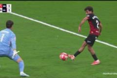 門將立功！庫爾圖瓦神勇?lián)涑鰧?duì)手單刀射門！