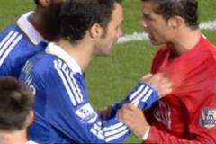 蘭帕德展現(xiàn)真正體育精神的時(shí)刻，不然C羅要被罰下了