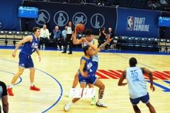 真有約老師那味兒了！楊瀚森妙手擊地騙過2名防守人助攻隊(duì)友