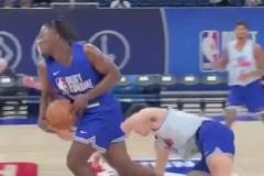 這名字是個狠人啊！錫安-詹姆斯生搶楊瀚森簡直是禽獸啊