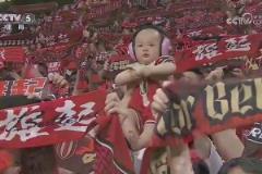 太可愛了！10個月的成都小球迷上央視了