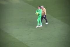 不容易??！什琴斯尼賽后這一幕，令人動(dòng)容！