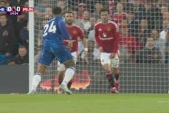 險些神仙球！里斯-詹姆斯不停球凌空斬?fù)糁辛⒅? title=