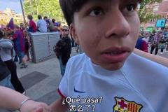 博主參加巴薩游行被外國人歧視，掐著他脖子讓道歉