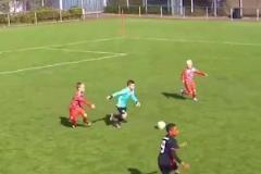 門將一條龍破門！小朋友當門將太屈才了，改踢前鋒吧