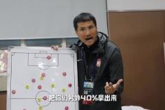 帶青島西海岸越來越好！來看邵佳一更衣室里的強(qiáng)大氣場