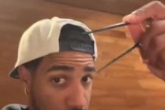 你倆會師東決啦！當初哈利伯頓還教布倫森使筷子呢