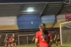 你們隊門將完全是多余的，有門框就能實現(xiàn)零封