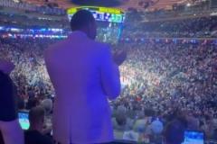 尼克斯強(qiáng)勢(shì)挺進(jìn)東決！美國(guó)楊毅現(xiàn)在一定開(kāi)心死了