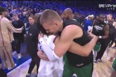 綠軍無(wú)緣衛(wèi)冕！尼克斯G6大勝晉級(jí)東決，賽后雙方擁抱致意！