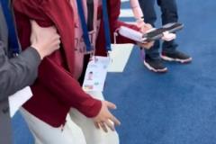 足球博主王楚淇現(xiàn)場觀戰(zhàn)巴黎vs歐塞爾，被巴爾科拉怒抽一腳