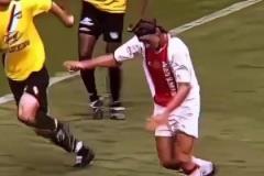 太秀了！伊布這球，把攝像機(jī)CPU都晃燒了！