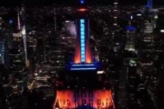 這排面拉滿了啊?。?！紐約帝國大廈點(diǎn)燈慶祝尼克斯殺進(jìn)東決