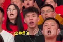 當紅新星??！浙江隊球員王鈺棟現(xiàn)身廣廈主場觀看CBA總決賽