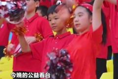 全城“熱”愛!近600名學(xué)生來到鳳凰山南看臺,為成都蓉城加油喝彩!