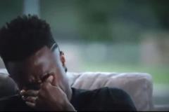 紀(jì)錄片剛開始不到5分鐘，維尼修斯就已經(jīng)哭了