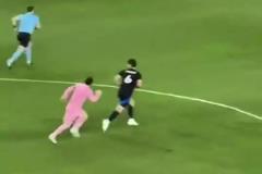 這就是球王的功力！梅西這腳長傳，讓現(xiàn)場球迷忍不住感嘆OMG！