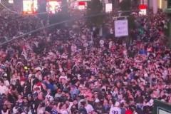 尼克斯殺進(jìn)東決球迷都已經(jīng)這樣了，不敢想象奪冠了有多可怕