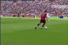 伊布熱身方式與眾不同！好是好，就是有點(diǎn)費(fèi)教練！