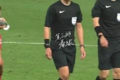 是真想掏紅牌！馬寧退場(chǎng)時(shí)一直在觀察看臺(tái)是不是有人在謾罵