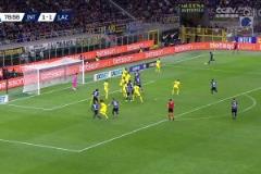 國米再次領(lǐng)先！恰爾汗奧盧任意球開出，鄧弗里斯頭球破門