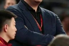 辛苦的工作結束了！約老師：啤酒小馬我來咯