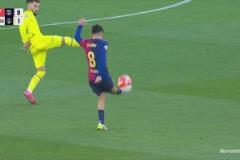 佩德里左路傳中，埃里克-加西亞頭球攻門再遭神撲！