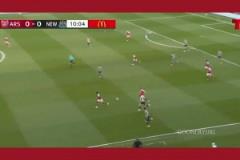 網(wǎng)友：他每周周薪200k，在場(chǎng)上只需要將球傳給薩卡！