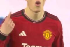 足球精靈！這球從助攻到停球到射門，真的美如畫！