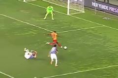 把紋身當(dāng)成球襪！安切洛蒂：我怎么有這么蠢的球員？