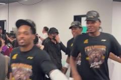 隊(duì)史首冠！廣廈全隊(duì)賽后更衣室開心慶祝，外援們都嗨翻了