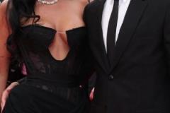 俊男靚女！迪巴拉與妻子戛納走紅毯，禮服真漂亮