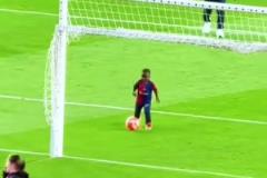 下一個拉瑪西亞小將？亞馬爾弟弟進球后，學著跳起哥哥的舞蹈！