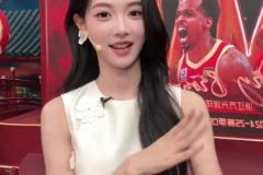 優(yōu)質(zhì)偶像！庫(kù)里此前手和膝蓋都被冰敷，但仍然在為粉絲簽名！