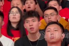 浙江足籃一家親！浙江隊(duì)國(guó)腳王鈺棟，現(xiàn)場(chǎng)觀看CBA總決賽