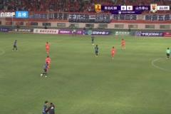 紅獅后衛(wèi)滑倒送禮！克雷桑上前搶斷后輕松低射破門