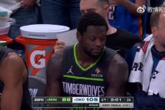 落后太多了！最后時(shí)刻鏡頭給到森林狼板凳席，全都很沮喪啊！