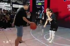 徐靜雨：我打球像詹姆斯，尤其是翻身后仰基本一般無(wú)二