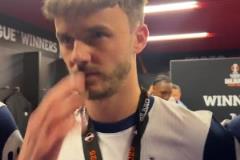 熱刺球員賽后更衣室列隊，奏響歐冠主題曲