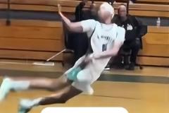 簡直一模一樣美國網(wǎng)友曬高中版“亞歷山大”：這不給2罰？