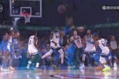 殺紅眼？多特跳球直接給了裁判福斯特一巴掌，直接干出鼻血了