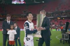 孫興慜奪冠沒獎(jiǎng)牌！歐足聯(lián)致歉:領(lǐng)獎(jiǎng)球員太多獎(jiǎng)牌不夠，已補(bǔ)發(fā)！