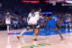 被氣到破防麥丹從背后憤怒推飛亞歷山大，被吹一級惡意犯規(guī)！